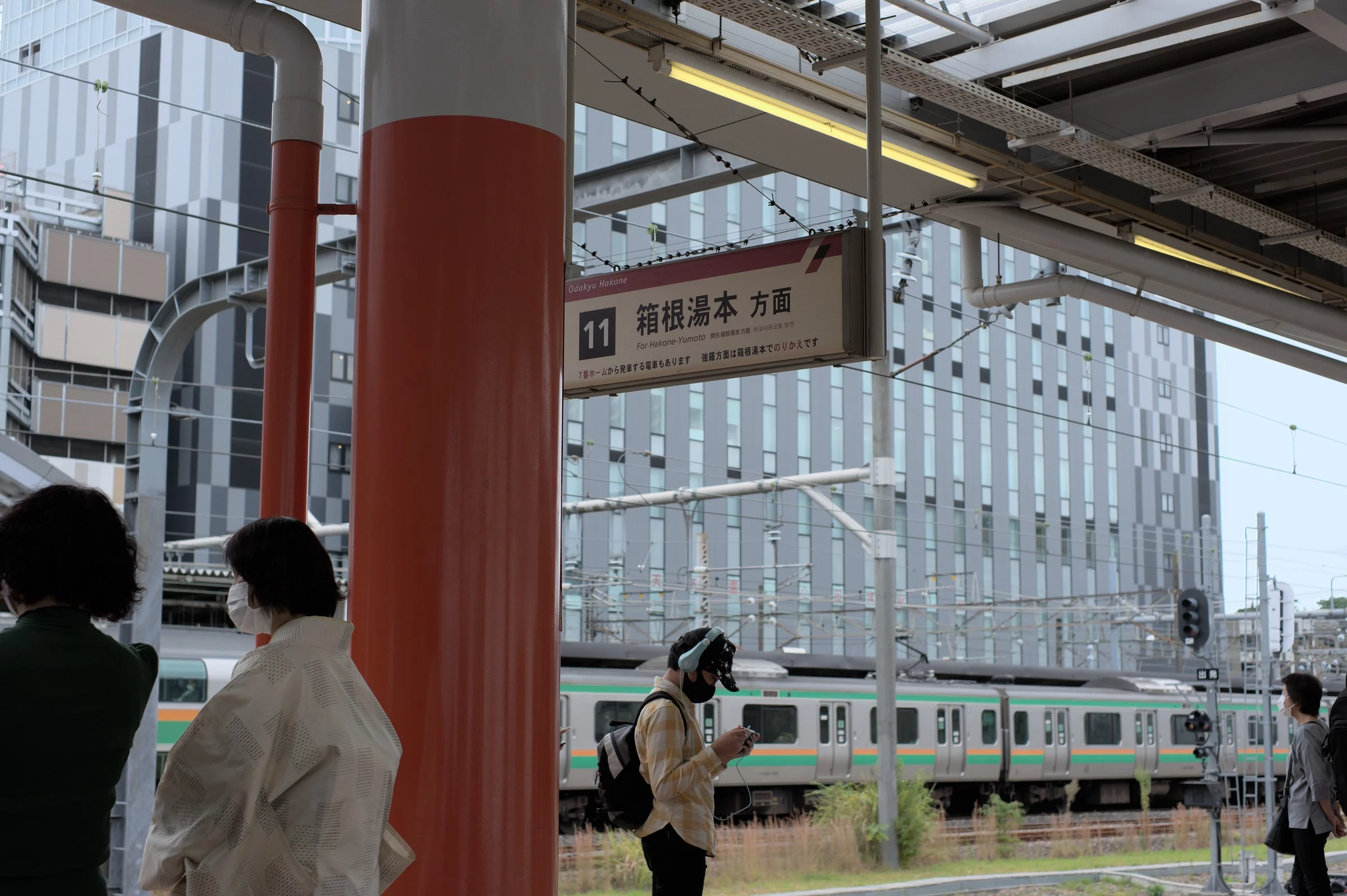 在小田原駅等車前往箱根湯本